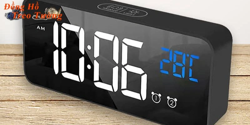 Đồng hồ điện tử với chức năng báo thức, thiết kế đơn giản và dễ sử dụng