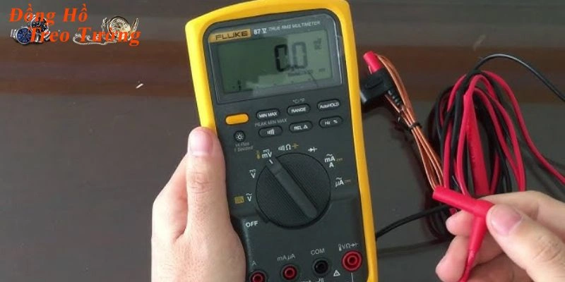 Giúp đo điện áp, dòng điện và các thông số kỹ thuật khác